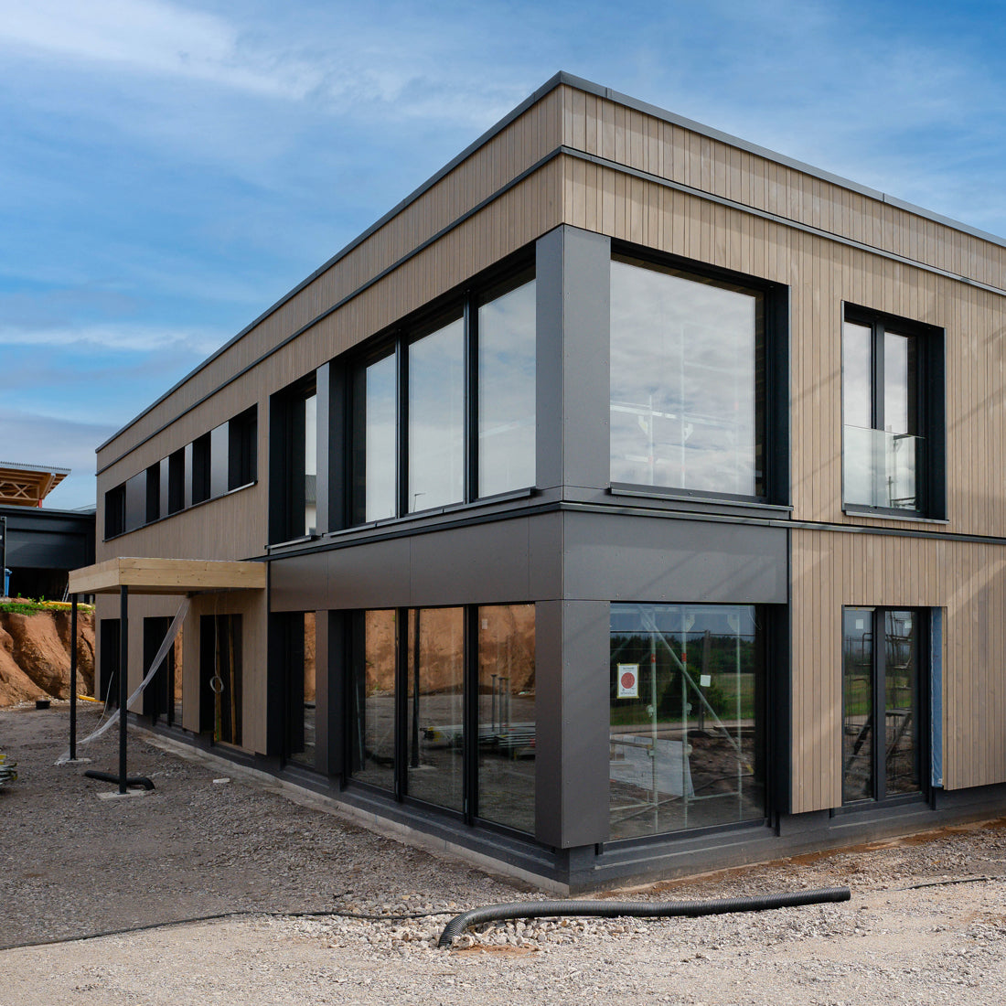 Eingang Fimensitz in Rickenbach, Büroräume und Ausstellungsräume