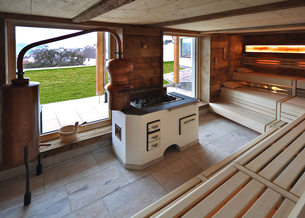 Hotel Krone Wiechs, Finnische Sauna mit alten Brennerei-Utensilien
